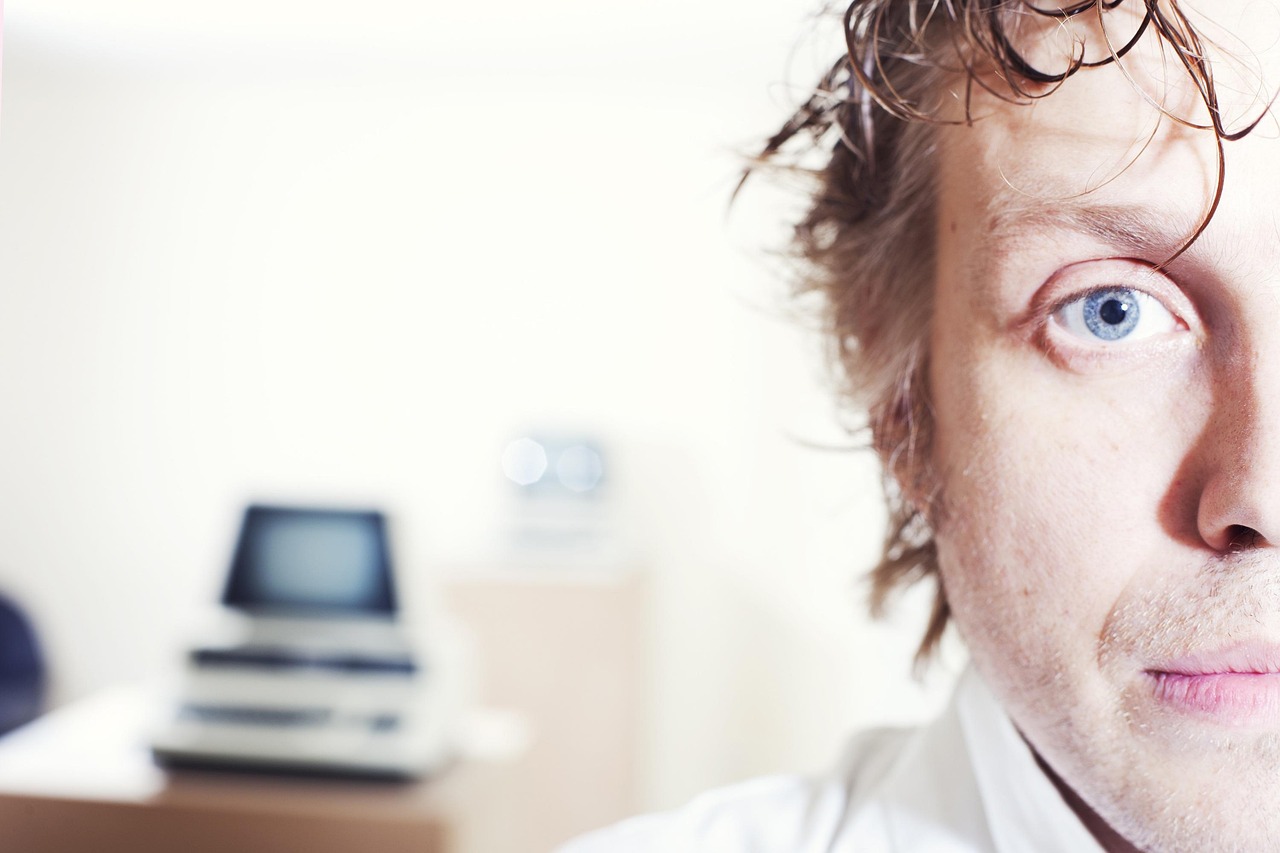 三网卡实名账号：实名制账号，减少网络暴力