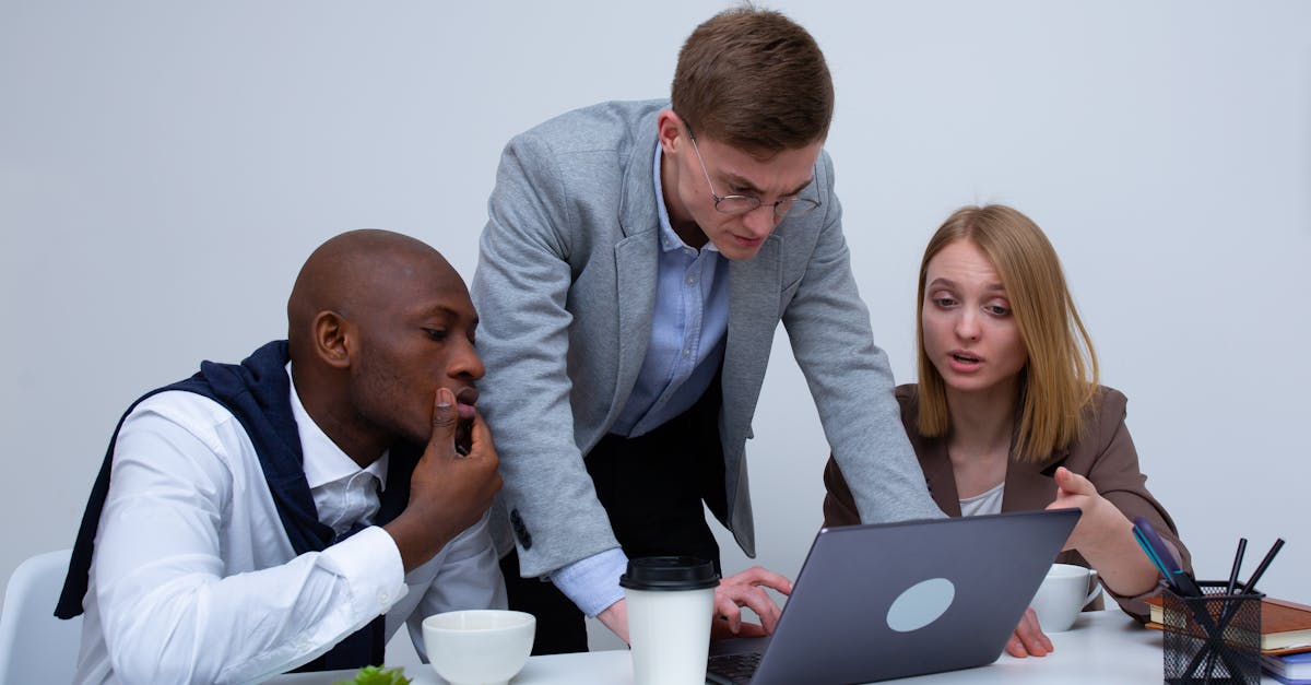 买微信小号：短信机器人：企业智能化助手